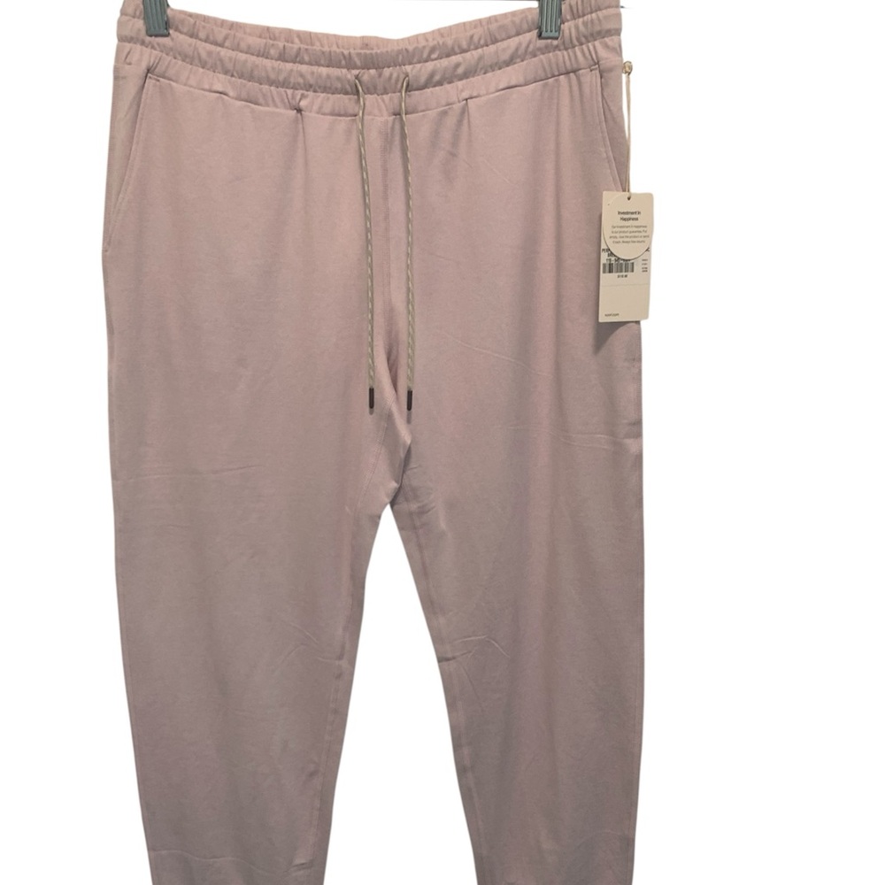 52.NWT Vuori performance joggers Size M